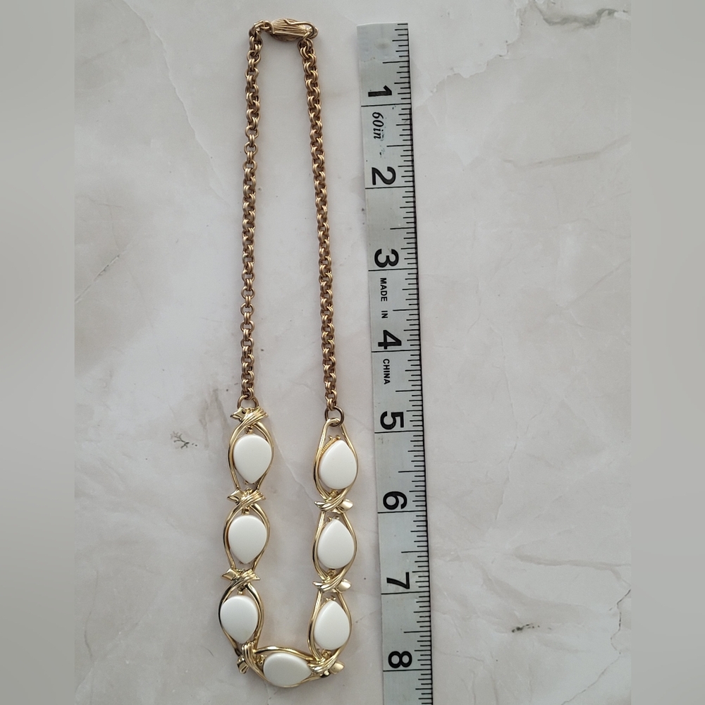 Vintage White Gold Tone Clip-on Earrings Necklace Set - Picture 8 of 8